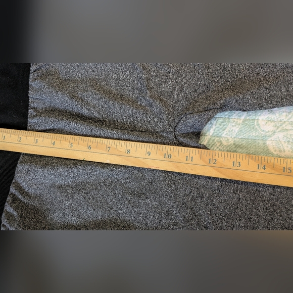 Gray Athletic Tank and Leggings Set. Size M? - Picture 7 of 10